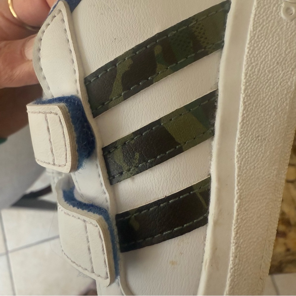 Adidas Grand Court 2.0 Kids White Blue Camo Velcro Sneakers Size 6.5 - Picture 9 of 16